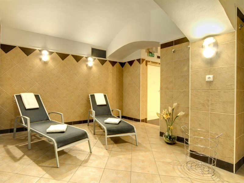Theatrino 4*